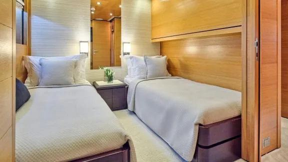 Image of LOANA yacht #30