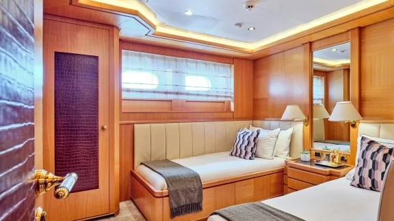 Image of OASIS yacht #57