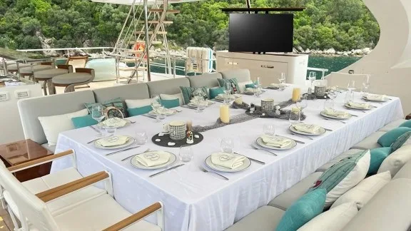 Image of LOVE T yacht #6