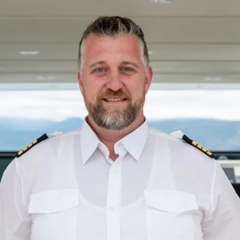 Crew of RIANA II|Captain