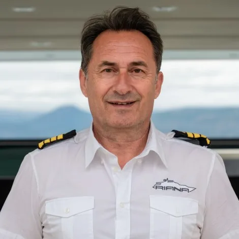 Crew of RIANA II|Chief engineer