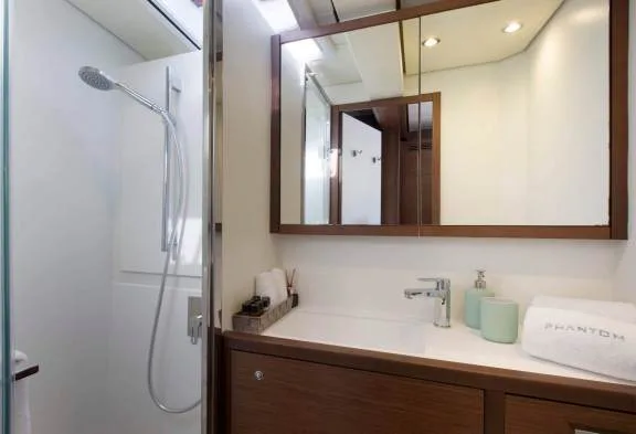 PHANTOM Guest Bathroom
