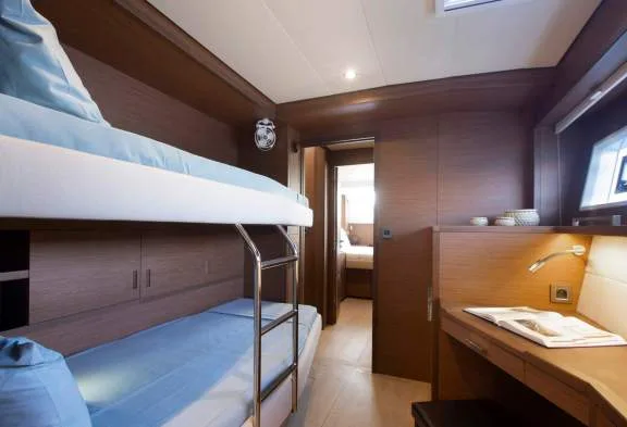 PHANTOM Twin Cabin