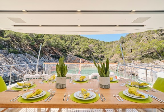 FLOR Sun Deck Dining