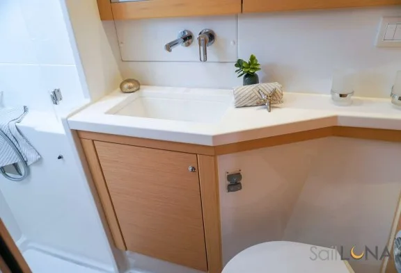 LUNA Ensuite Bathroom