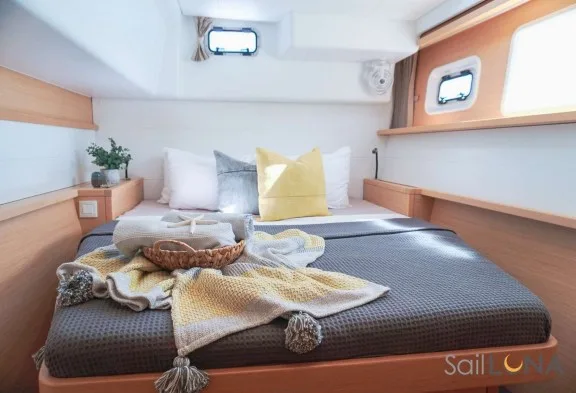 LUNA Queen Cabin