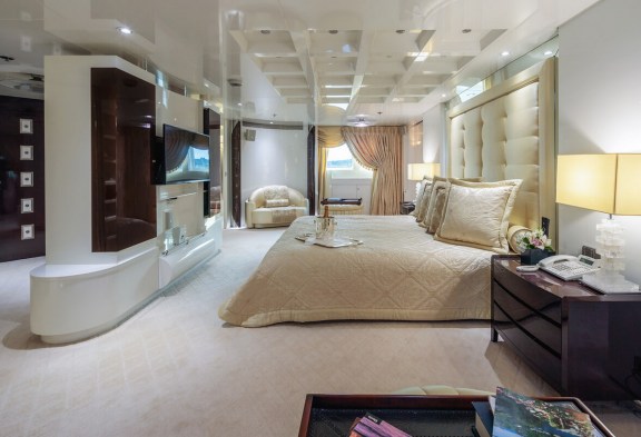 VERA Master Cabin