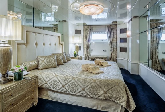 VERA VIP Cabin