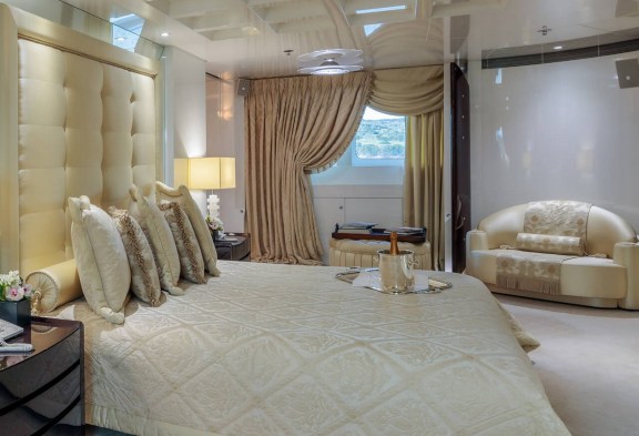 VERA Master Cabin