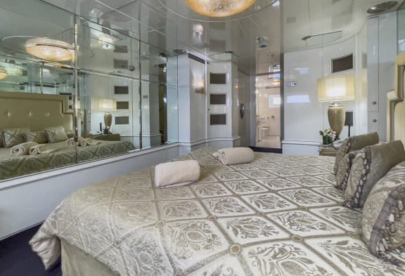 VERA VIP Cabin