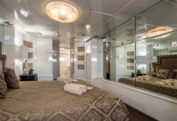 VERA VIP Cabin