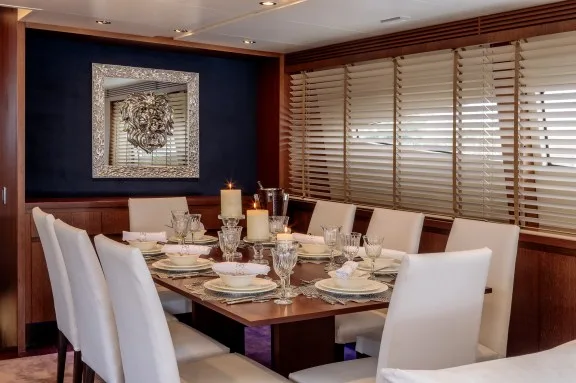 Main salon dining