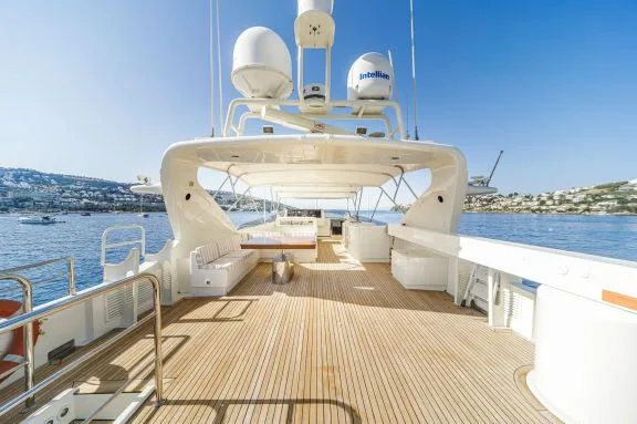 Spacious Sundeck