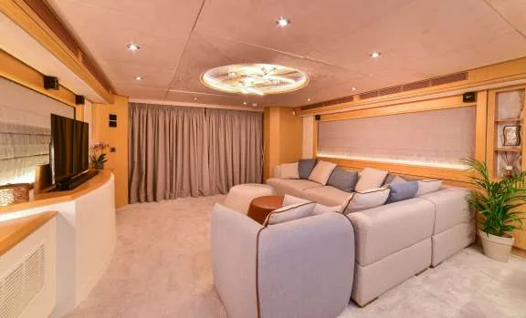 Main Salon Lounge