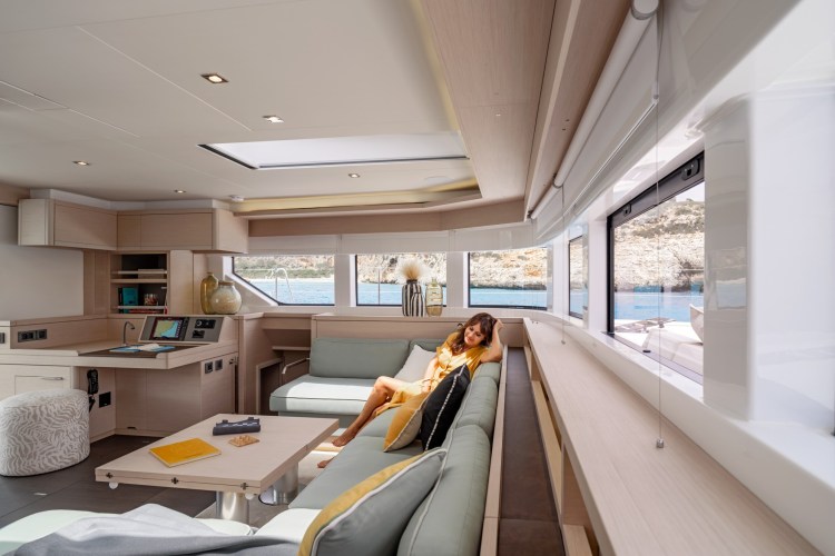 Main Salon (sistership)
