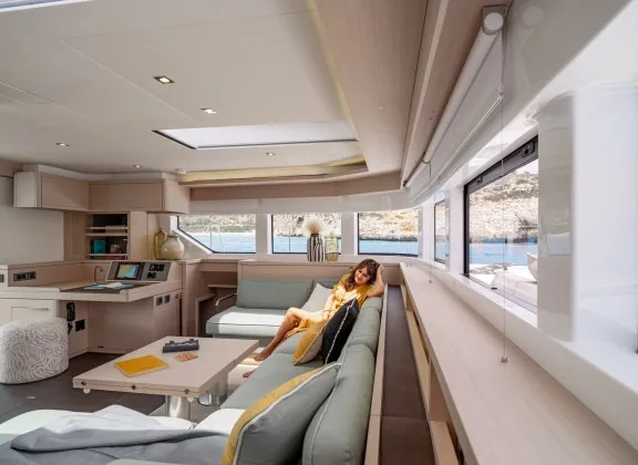Main Salon (sistership)