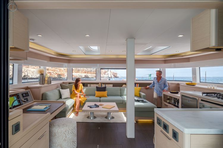 Main Salon (sistership)