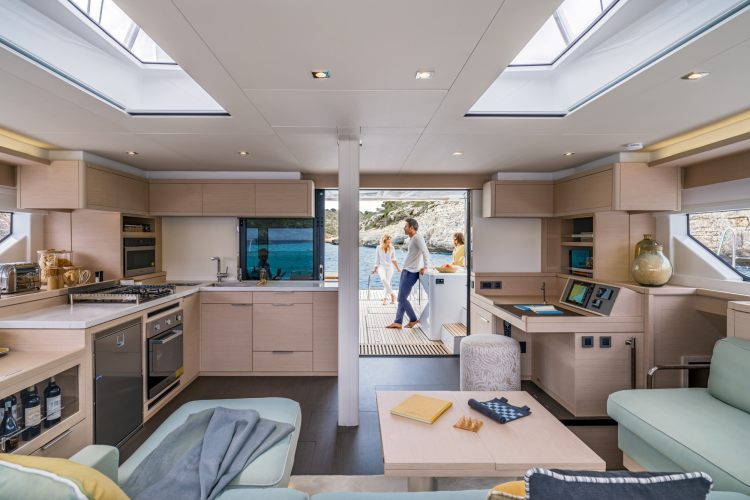 Main Salon (sistership)