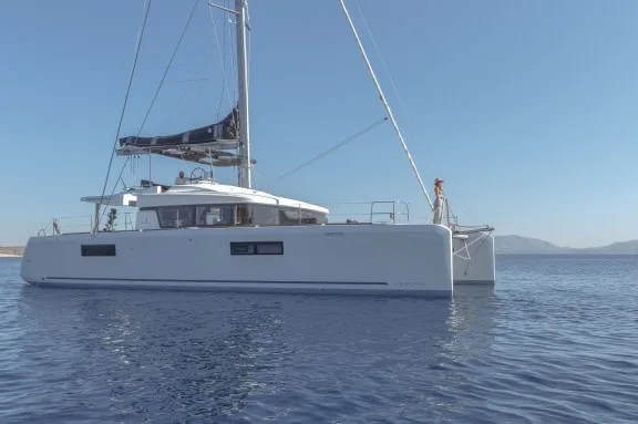 Sailing Catamaran ONEIDA