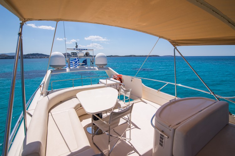 Flybridge with sunshade