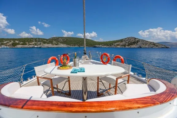 Foredeck Seating Area