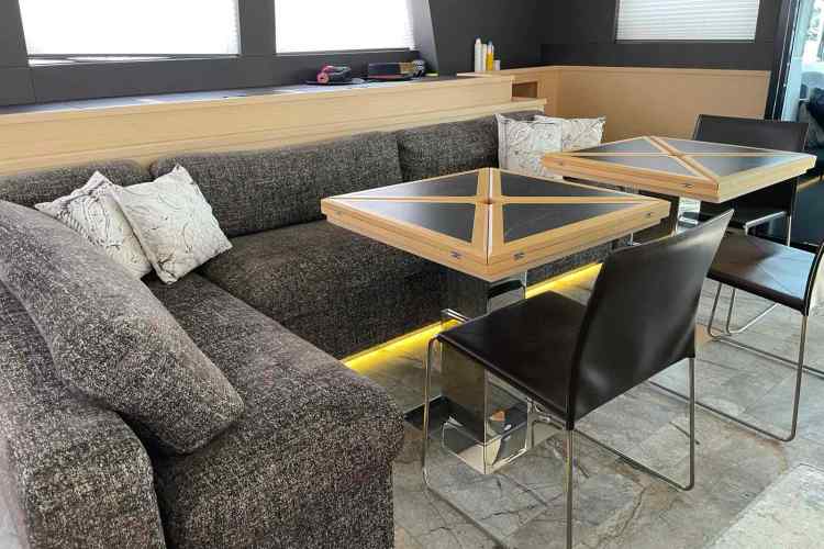 Comfortable main salon