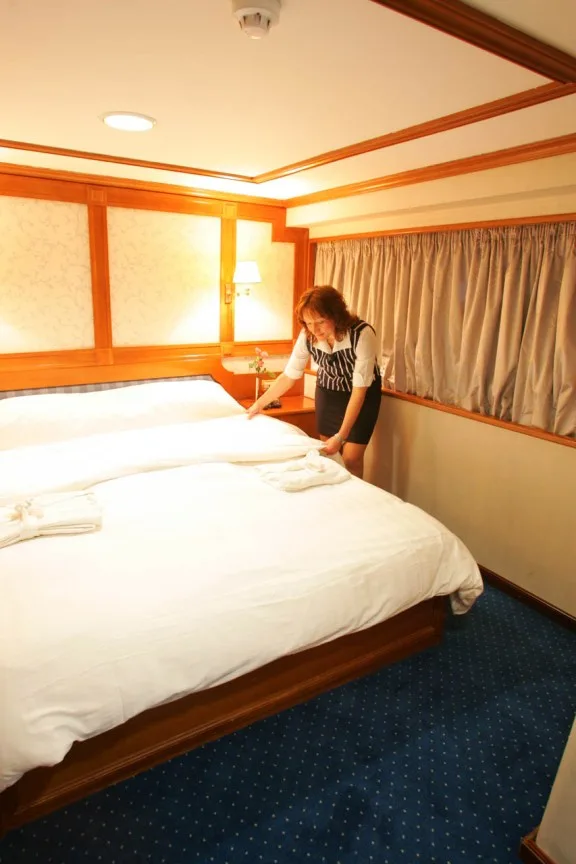 Calisto_double_bed__cabin