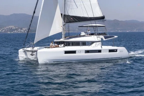 Superyacht LORAIN