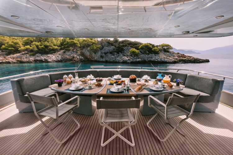 Motor Yacht SATORI Aft Dining