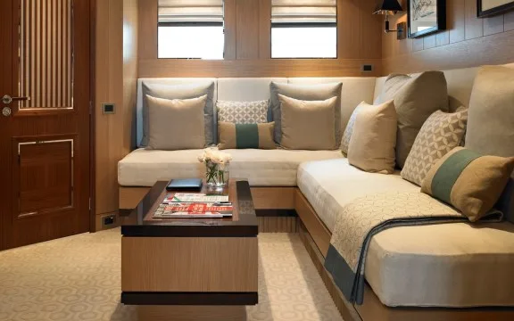 Sitting: Yacht KATHLEEN ANNE's Main Master Cabin Image