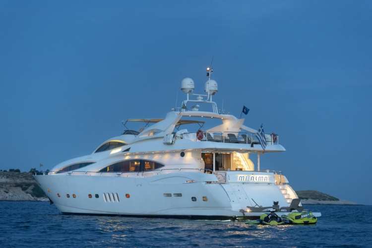 Motor Yacht MI ALMA in the evening