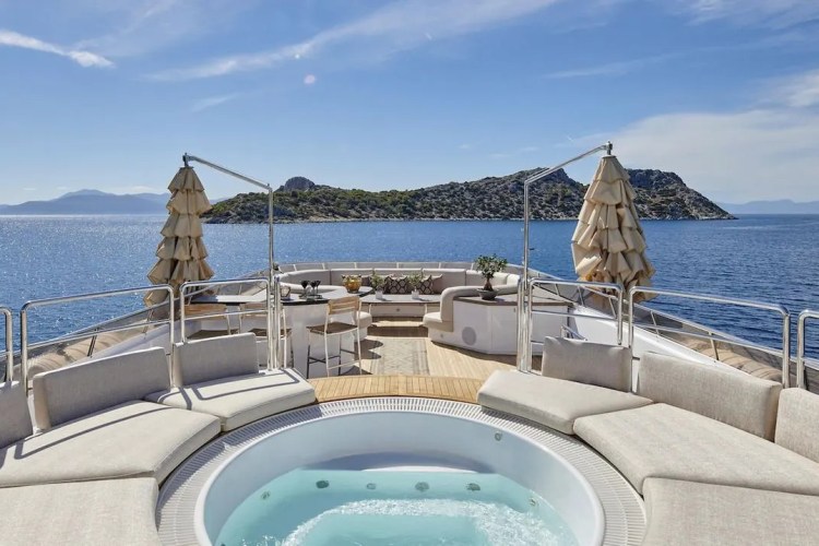 Sun Deck Jacuzzi With Sun Pads