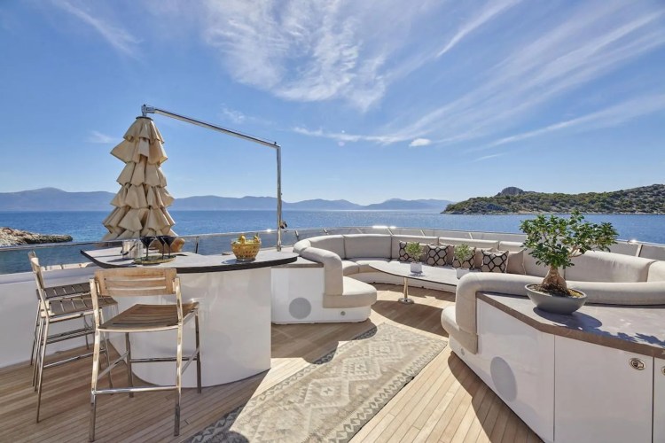 Sun Deck Bar And Dining