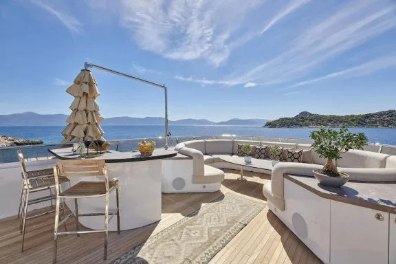 Sun Deck Bar And Dining