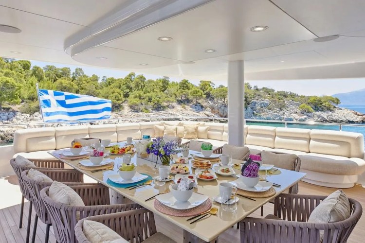 Upper Deck Dining