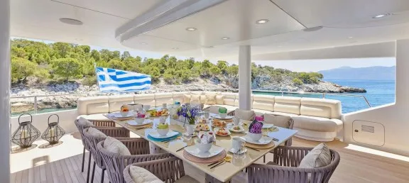 Upper Deck Dining