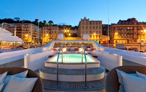 Yacht SOPHIE BLUE - Sundeck Spa Pool