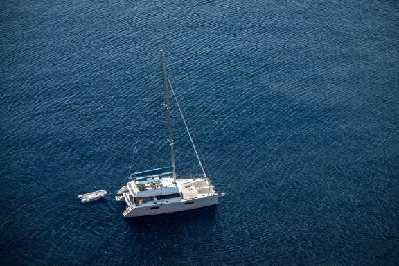 weekly yacht charter greece