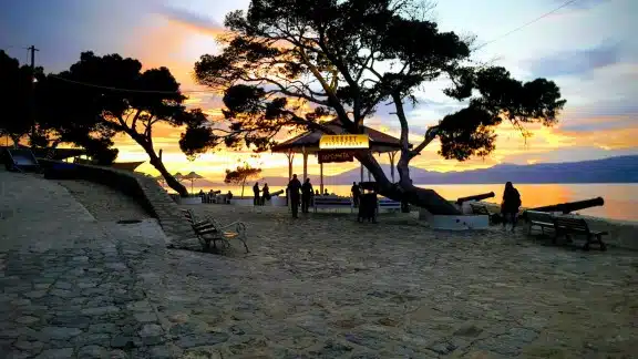 On the way to Hydronetta Bar - the perfect sunset spot