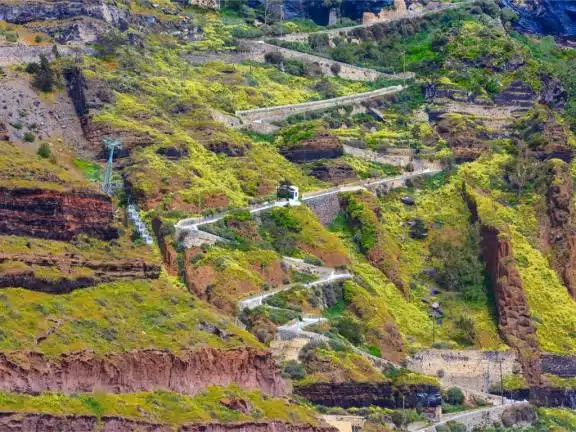 Fira-donkey-path-in-santorini-greece.