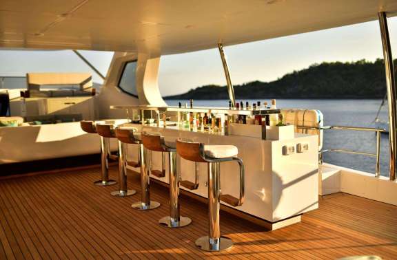 Top-deck bar with seating onboard Luxury Motor Yacht AZIMUT