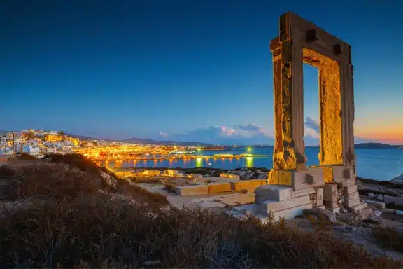 The legend of the Portara of tells of Theseus and his journey back to Athens after killing the Minotaur. According to the myth, Theseus had agreed with his father, King Aegeus of Athens, that if he were successful in his mission to kill the Minotaur, he would change the black sails of his ship to white as a signal of his victory upon returning. This was to be a sign that he was returning home alive.