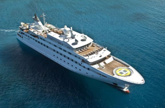 Heli-pad on Luxury Motor Yacht LAUREN L