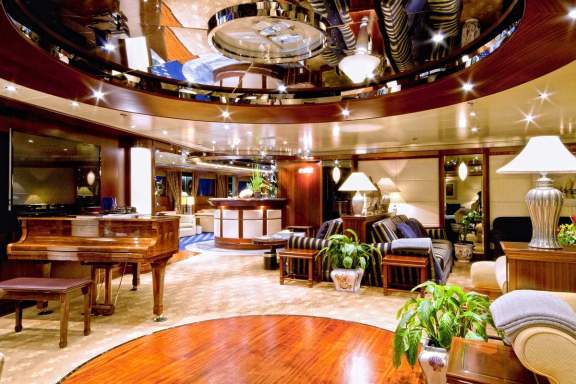 Luxury Motor Yacht Lauren L