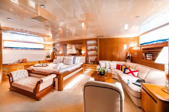 Motor Yacht WIND OF FORTUNE