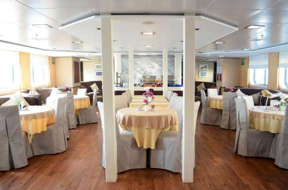 Motor Yacht Harmony V