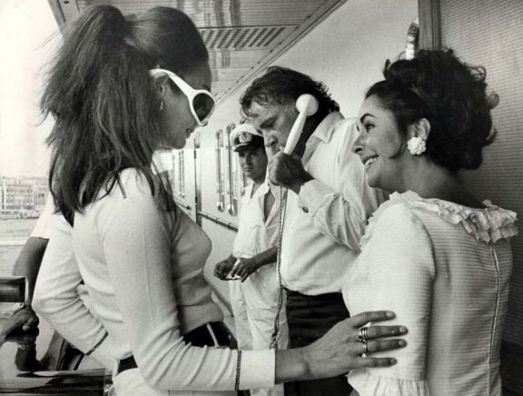 Liz Taylor and Richard-Burton on Luxury Yacht CHRISTINA O
