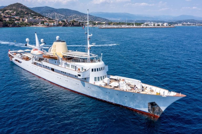 Top 10 Greece Yacht Charters for 12+ Guests