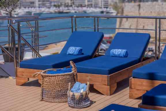 Motor Yacht Harmony V