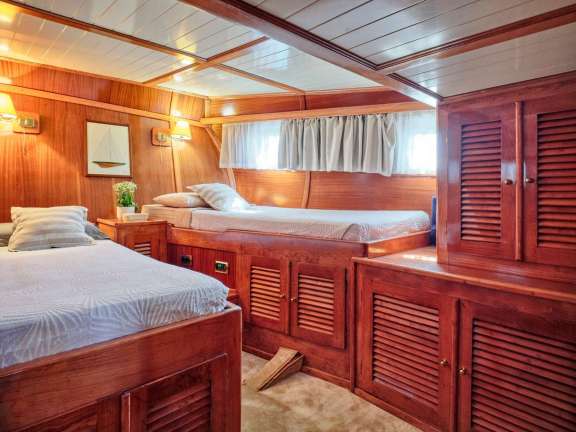 Twin Cabin onboard Charter Guket Myra